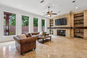 Navarro St-1106-007.jpg