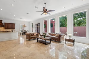 Navarro St-1106-008.jpg