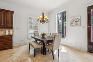 Navarro St-1106-012.jpg