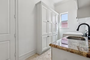 Navarro St-1106-023.jpg