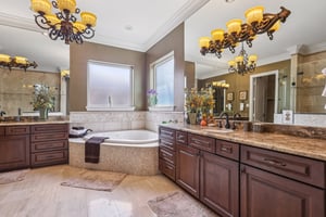 Navarro St-1106-036.jpg