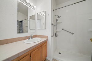 Photo 48