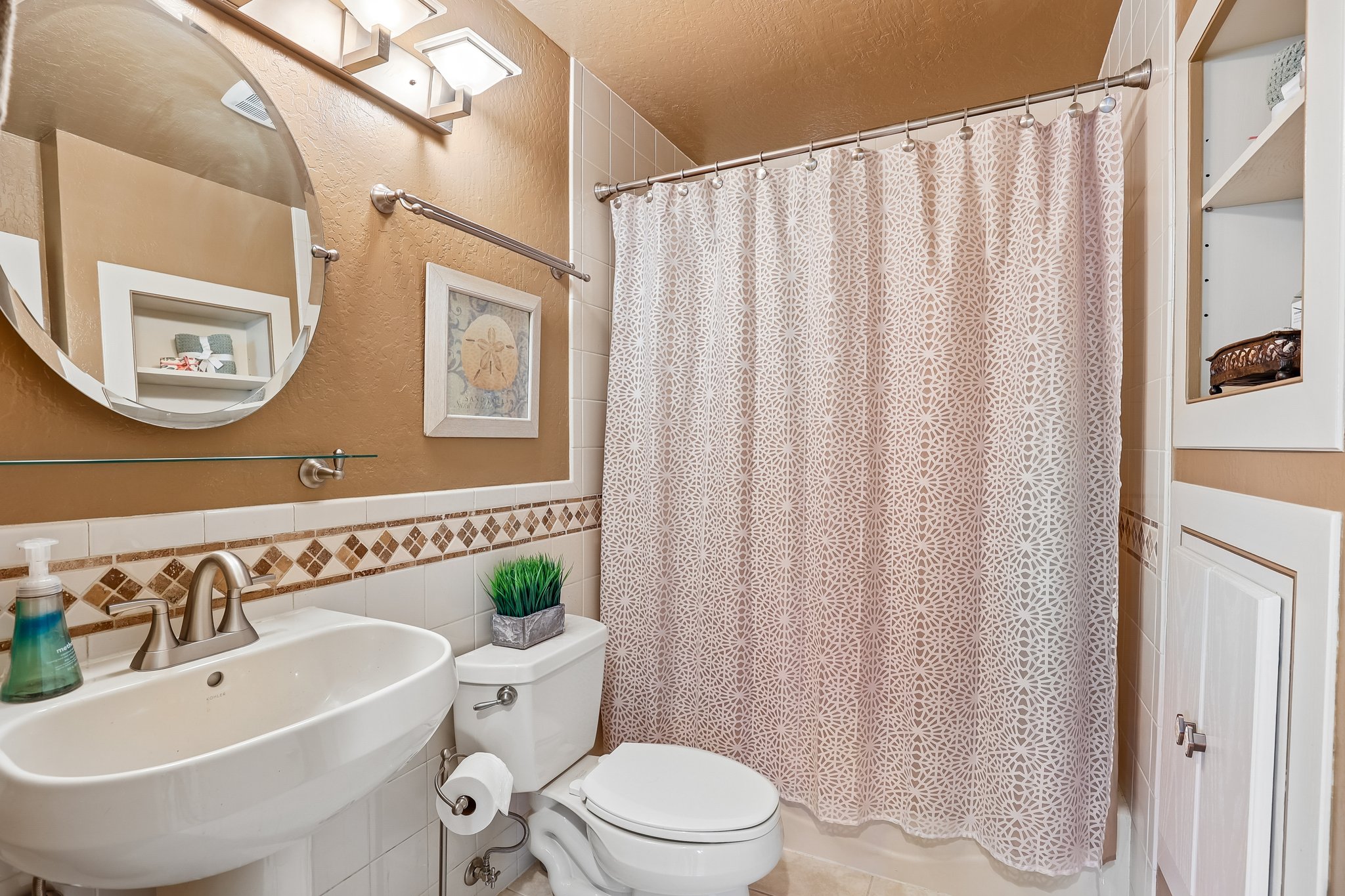 Charlotte Way-S1605-028.jpg