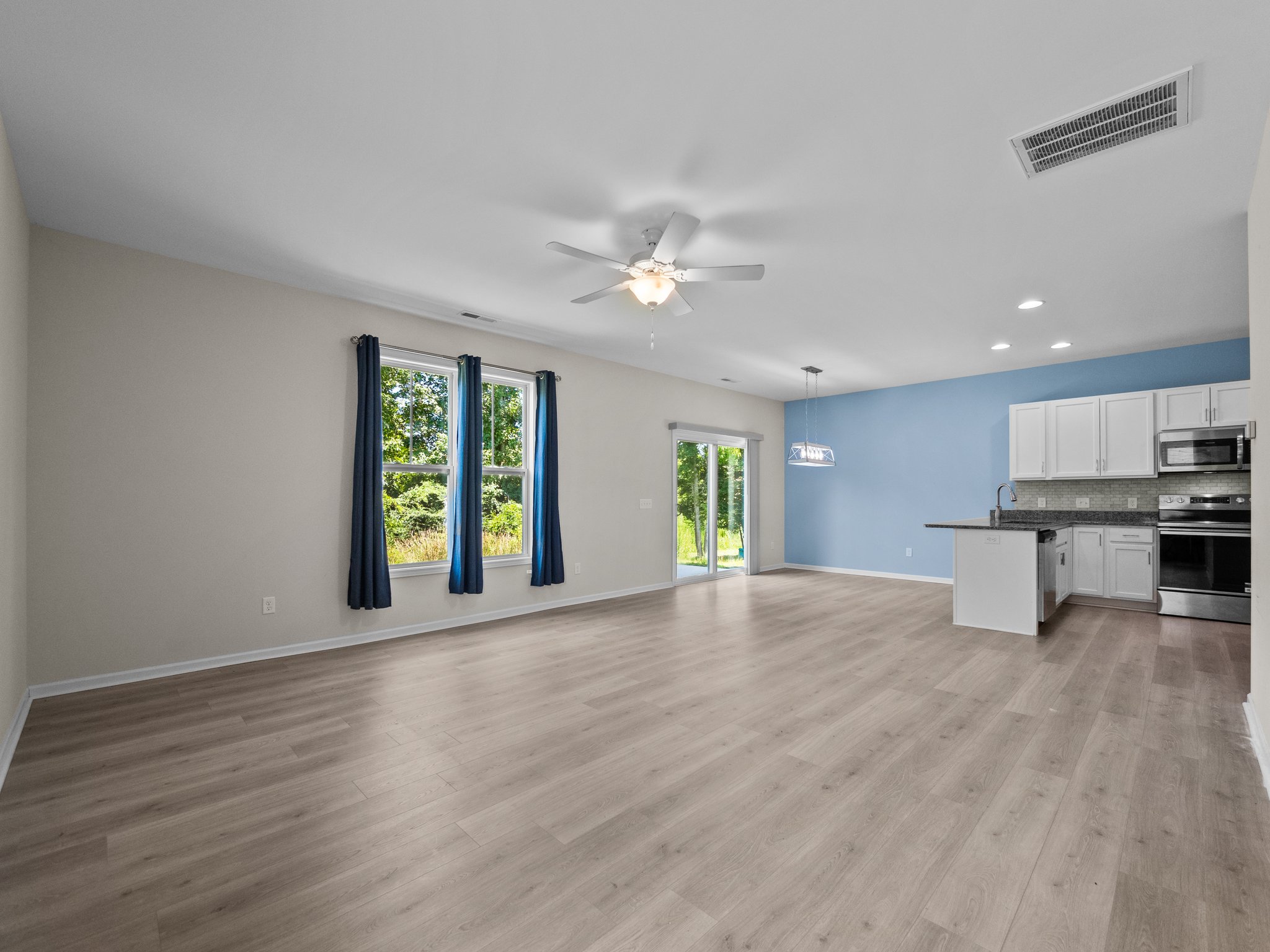 554 Avendale Dr, Rocky Point, NC 28457