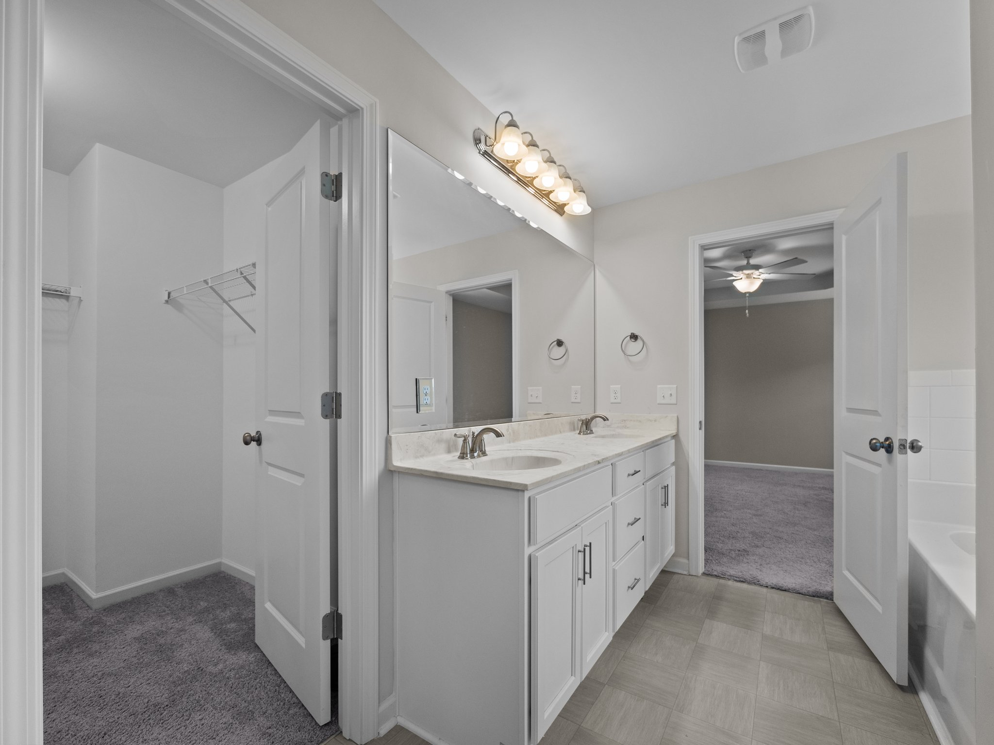 554 Avendale Dr, Rocky Point, NC 28457