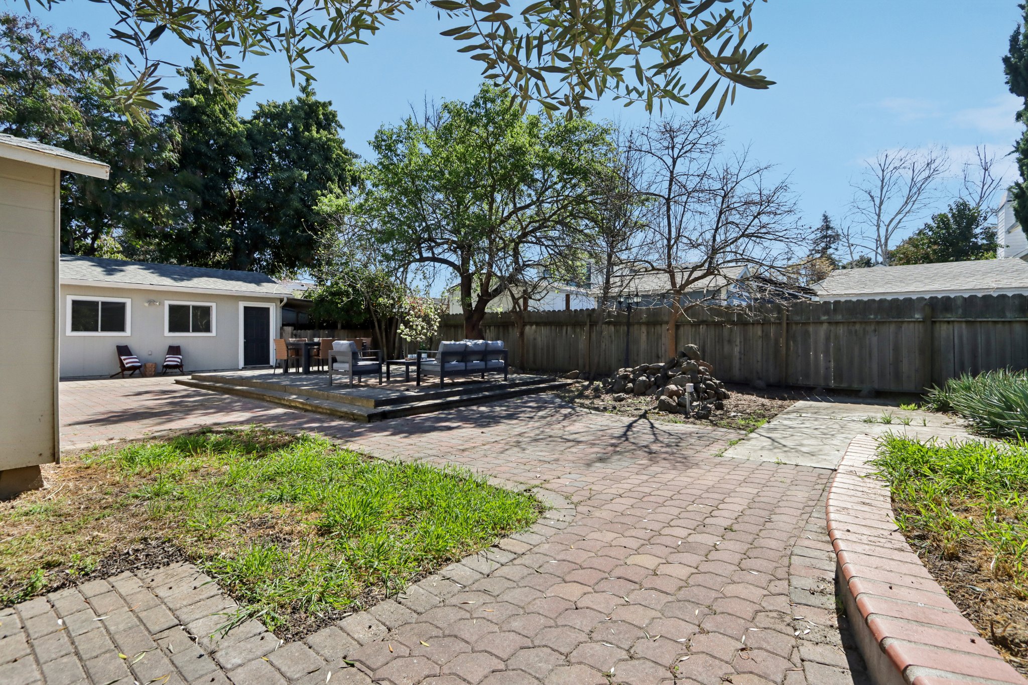 Fisk Ave-S0603-047.jpg