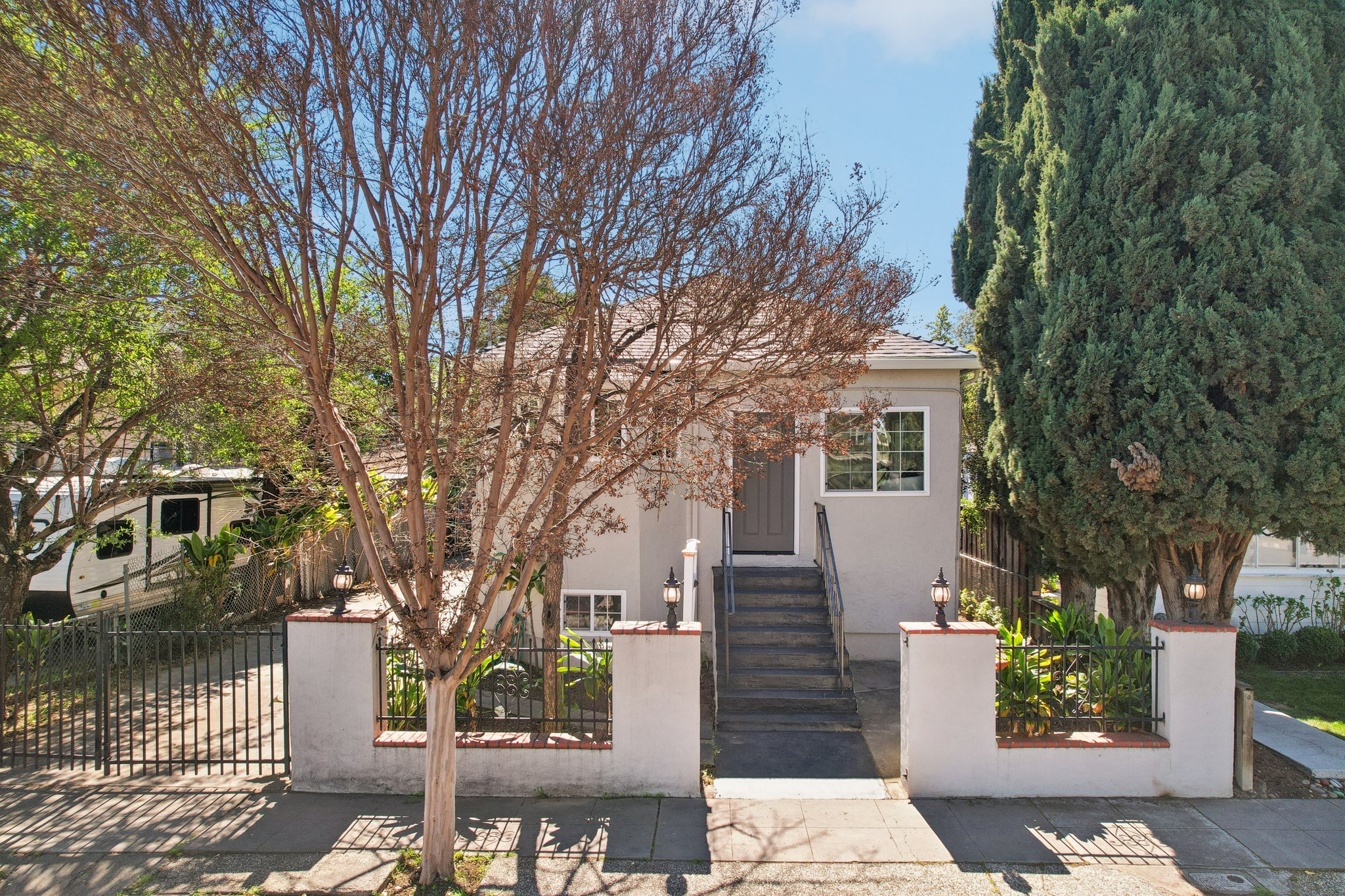 Fisk Ave-S0603-054.jpg