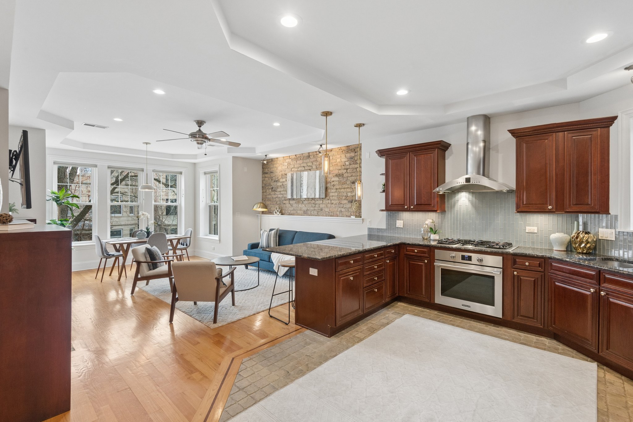 5540 N Glenwood Ave_007.jpg