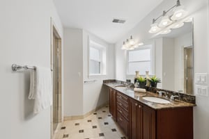 5540 N Glenwood Ave_017.jpg