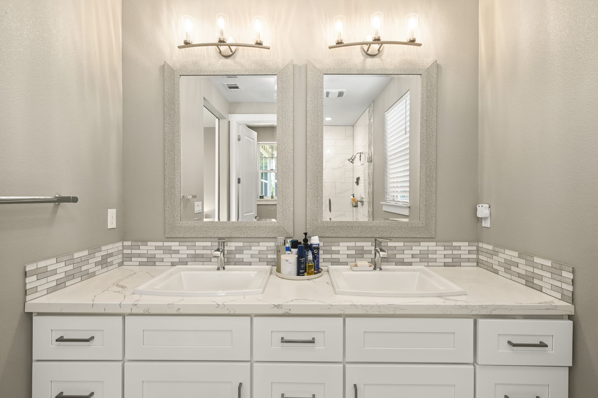 Dual Vanity