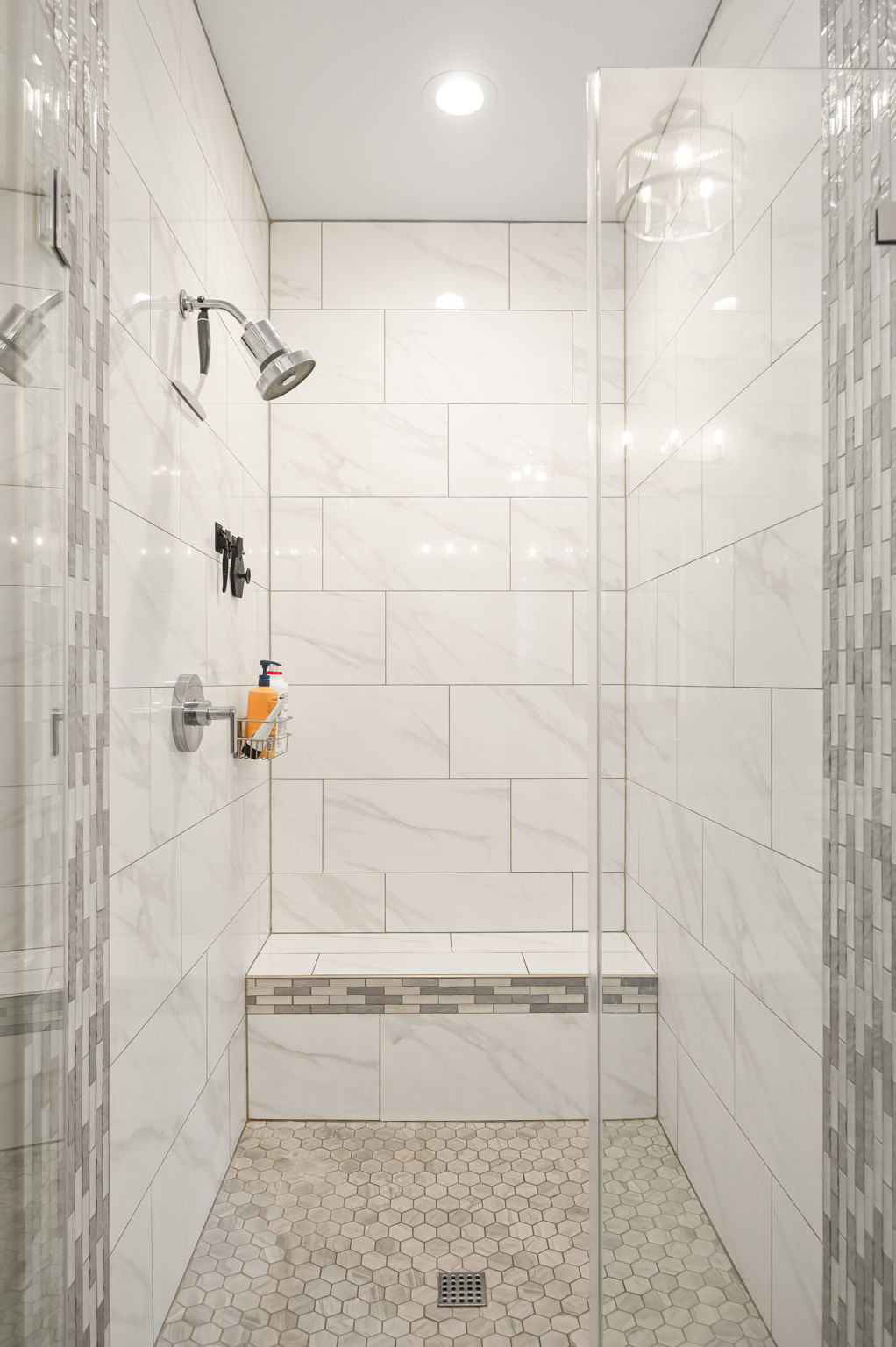 Walk-in Shower w/ Bench