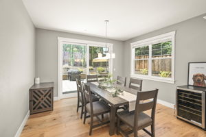 Spacious Dining Looks to Yard