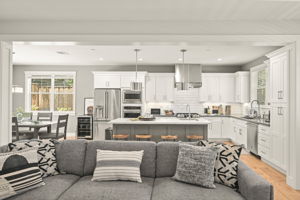 Overlooks Kitchen & Dining