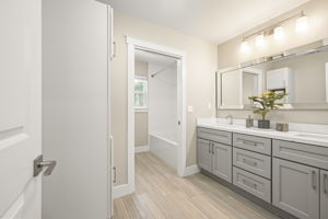 Spacious Shared Upstairs Bath