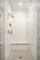Walk-in Shower w/ Bench