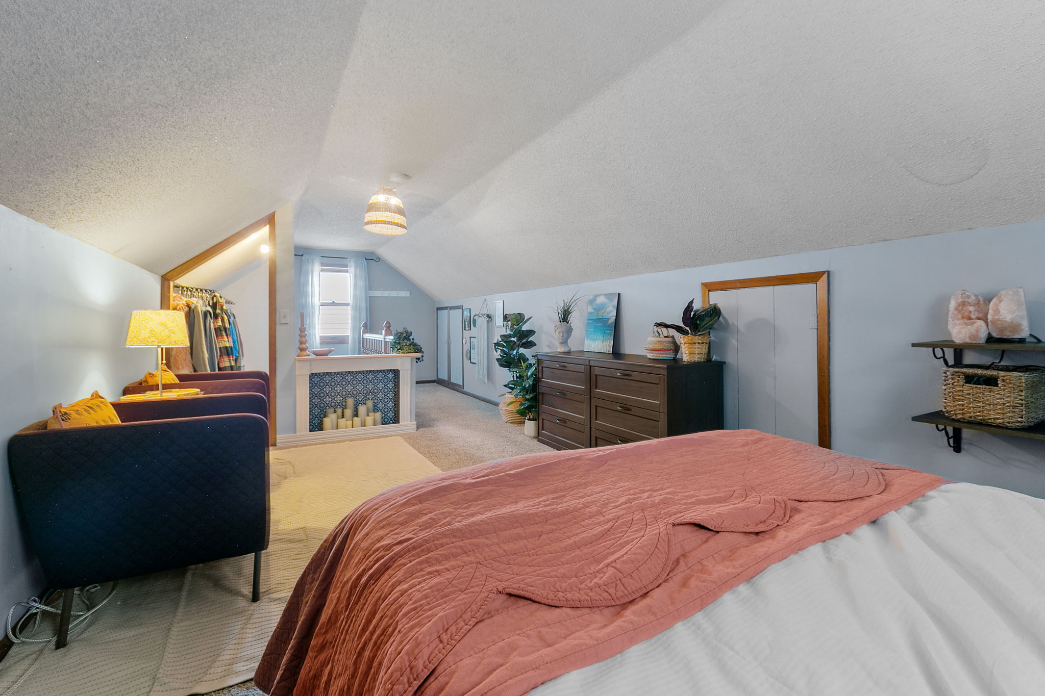 Visible here on the left, the upper-level half-story at 5549 27th Avenue S enjoys access to a walk-in closet.