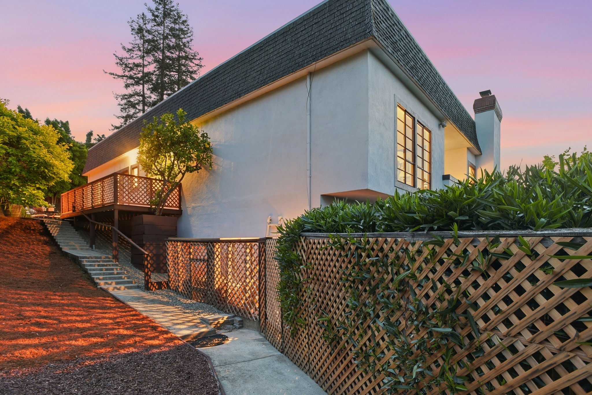 025_F8_TWILIGHT_555 Chateau Dr