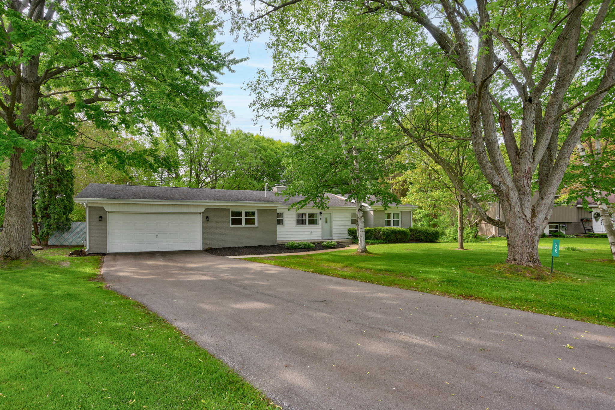 555 E Gloucester Dr, Saginaw, MI 48609 Grand Space Media