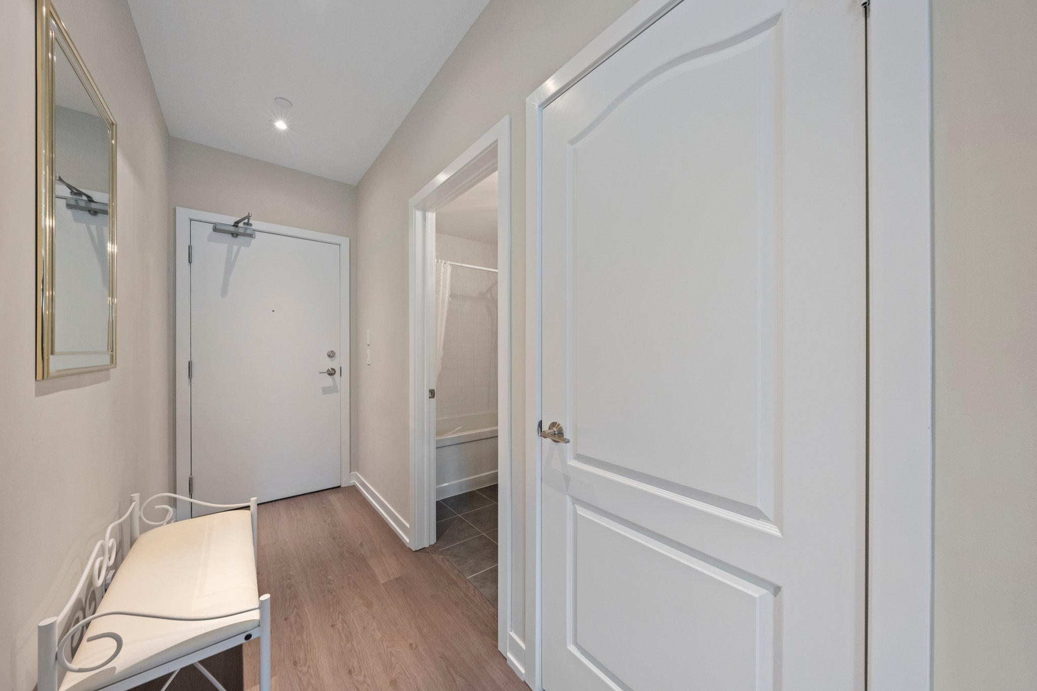 555 William Graham Dr UNIT 408 Aurora, ON L4G 7C4