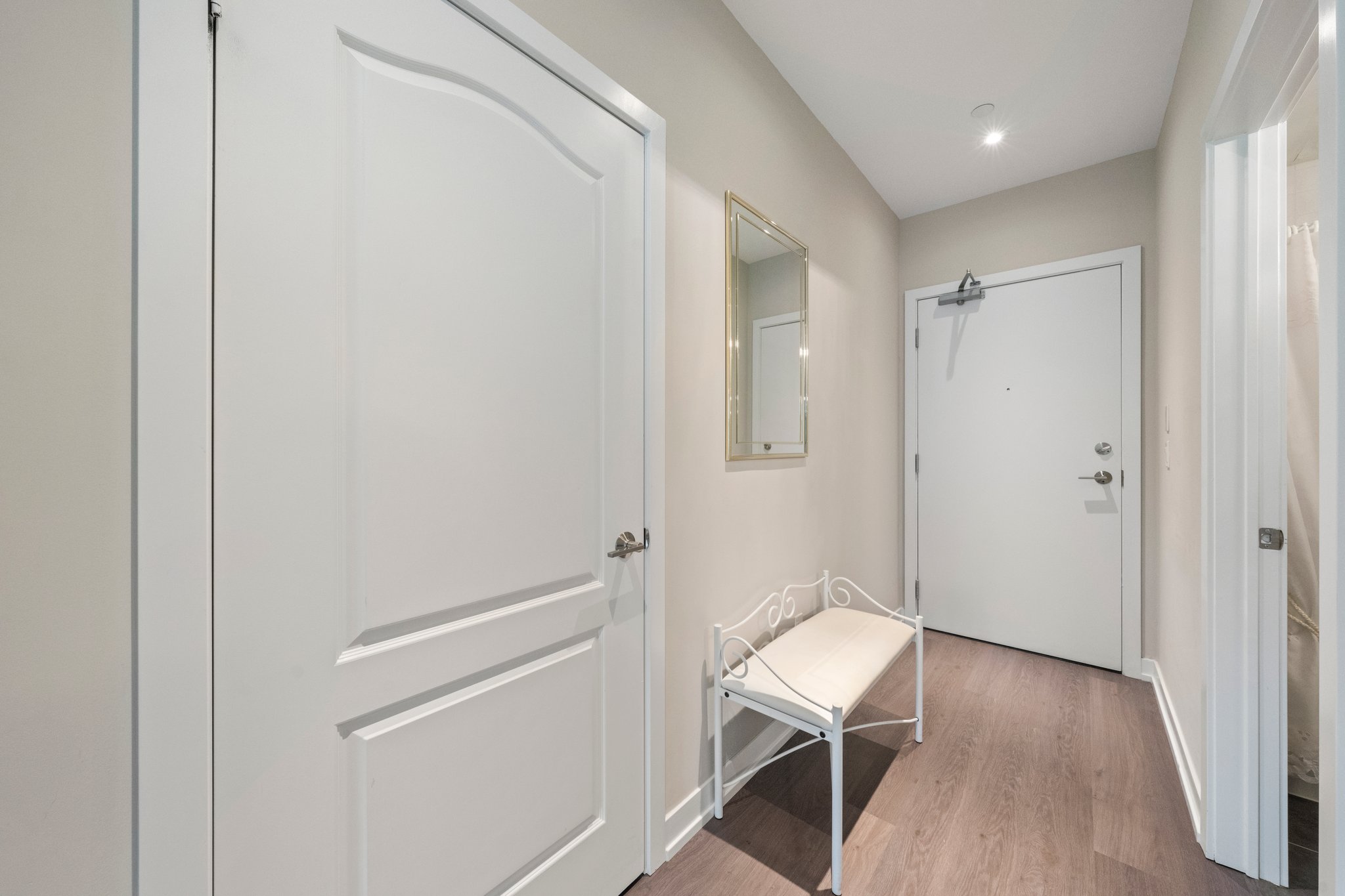 555 William Graham Dr UNIT 408 Aurora, ON L4G 7C4