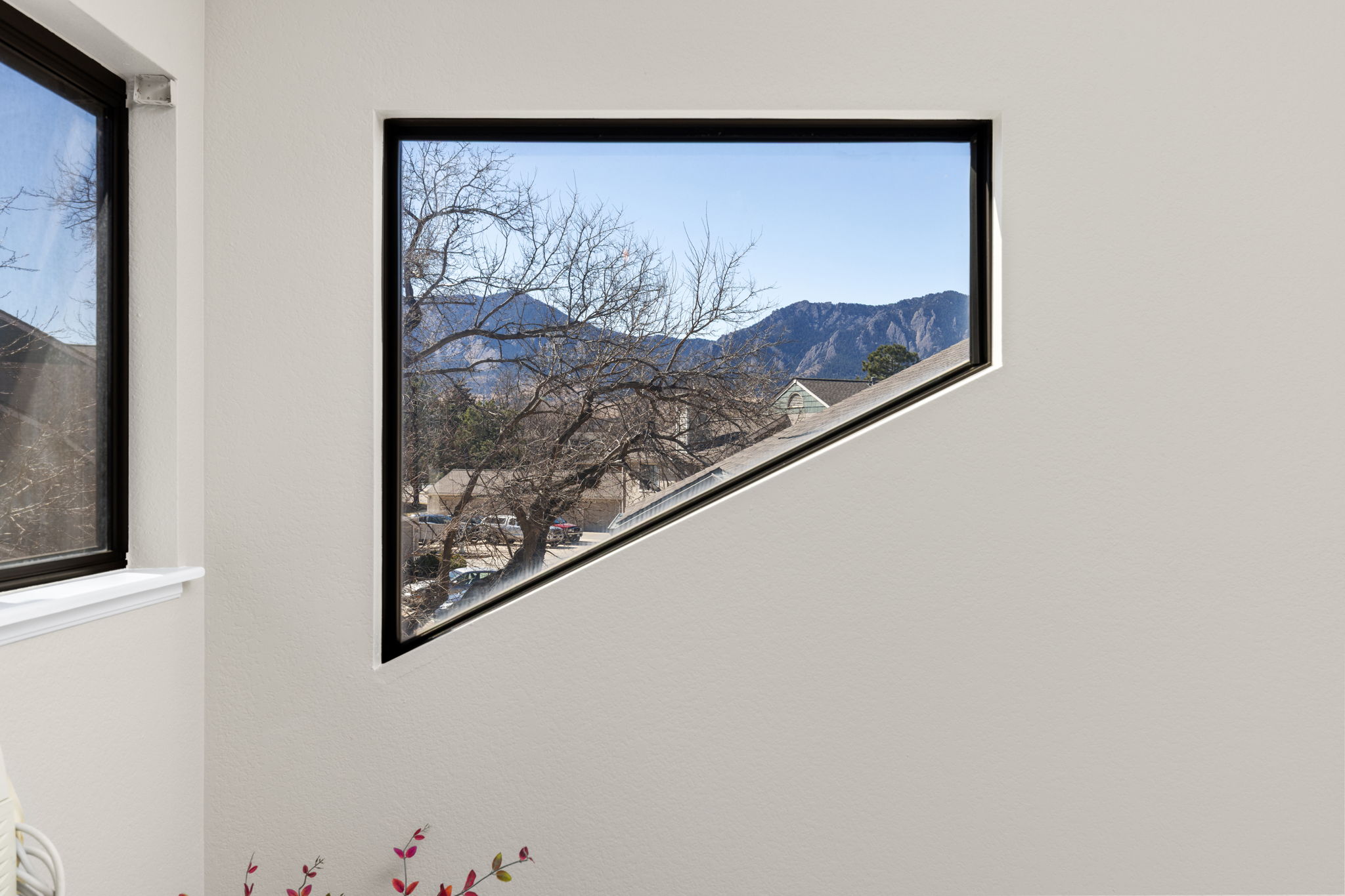 Perfectly placed windows provide abundant natural light and awesome views!
