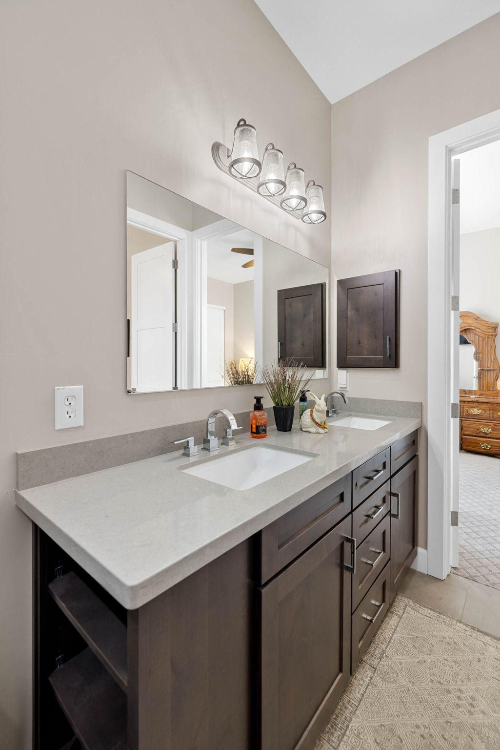 Bathroom 2 (2)