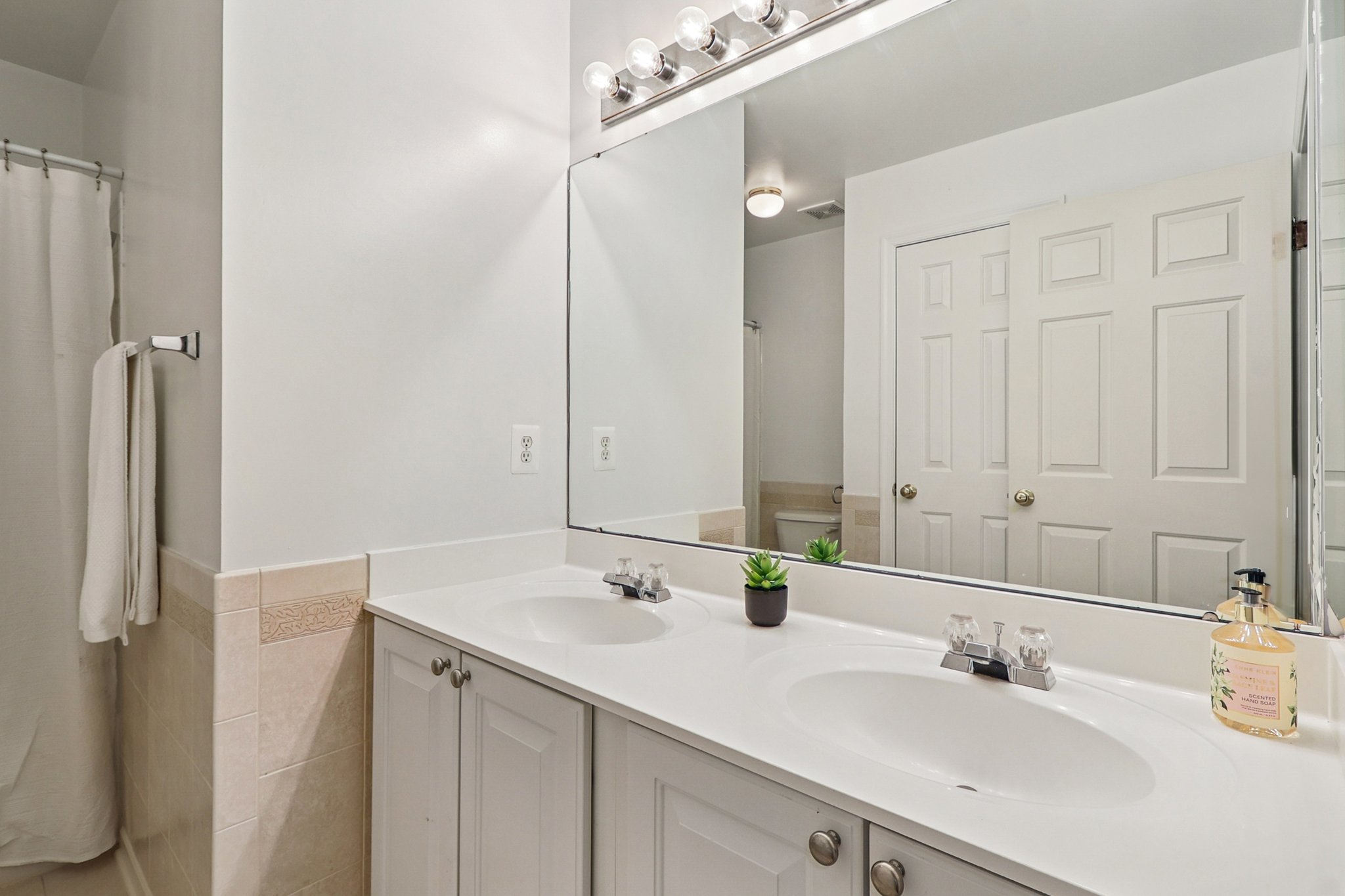 La Vista Dr-S2706-048.jpg