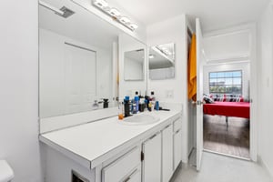 NW 44th St 510A-018.jpg