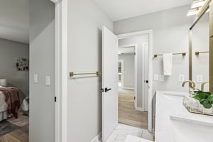 Sheil Dr-0706-040.jpg