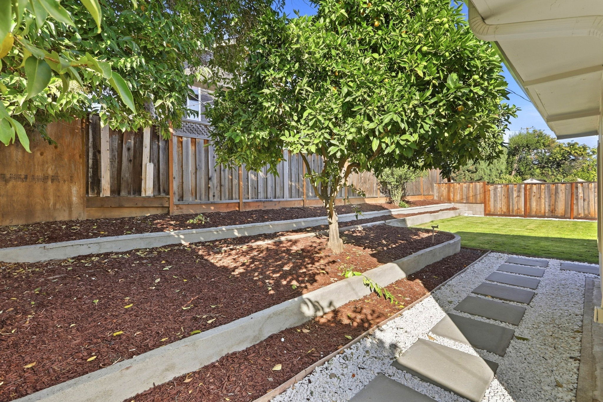 037_F8_5571 Cornell Dr