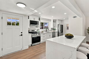 012_F8_5571 Cornell Dr