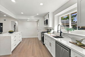013_F8_5571 Cornell Dr