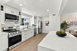 014_F8_5571 Cornell Dr
