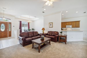 Foyer/Living Room