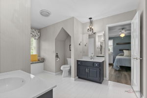 Jack & Jill Bath