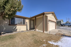 5583 Diablo Ct, Sun Valley, NV 89433, USA Photo 1