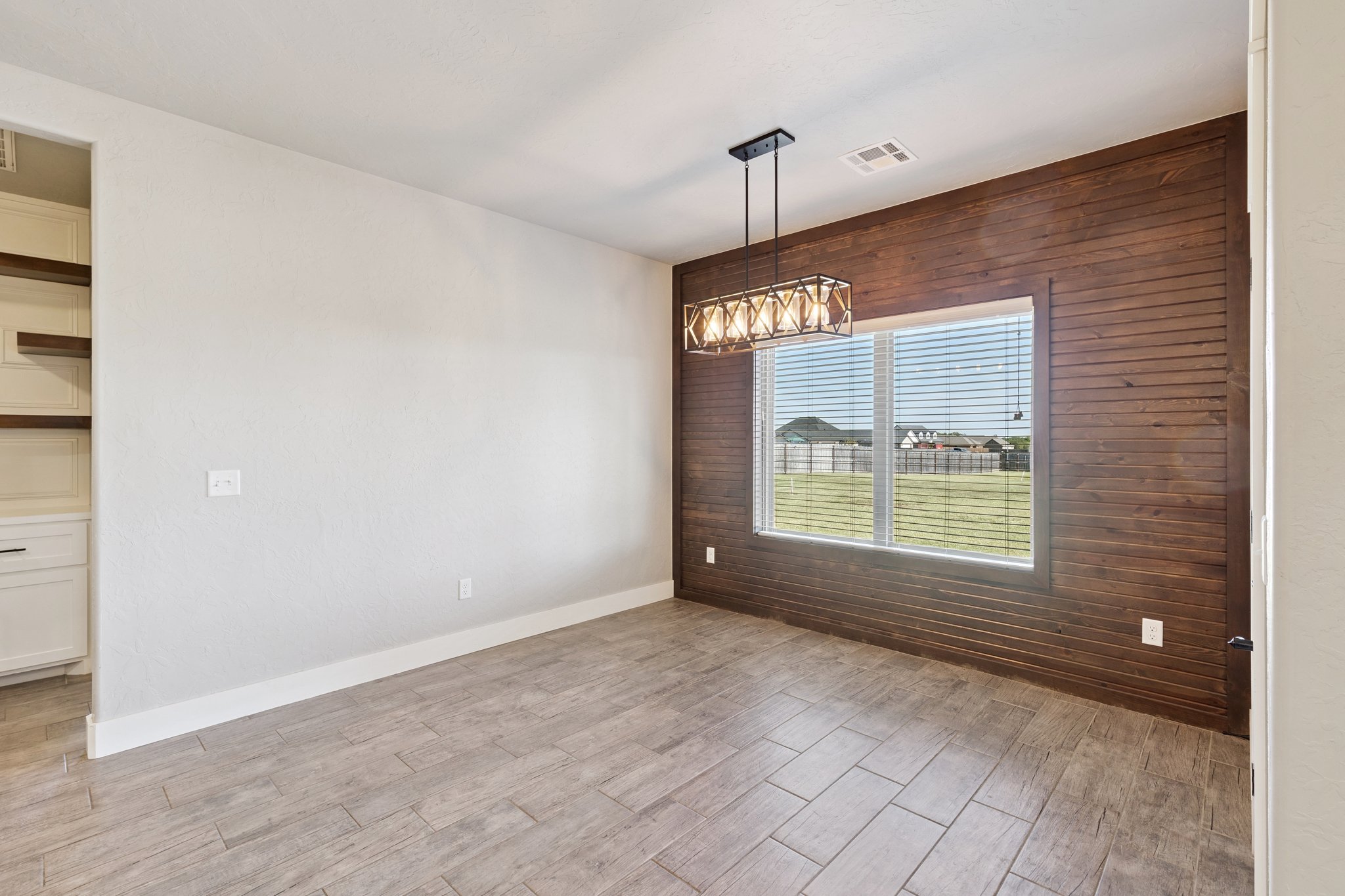 5592 NE Snowy Owl Rd_017.jpg