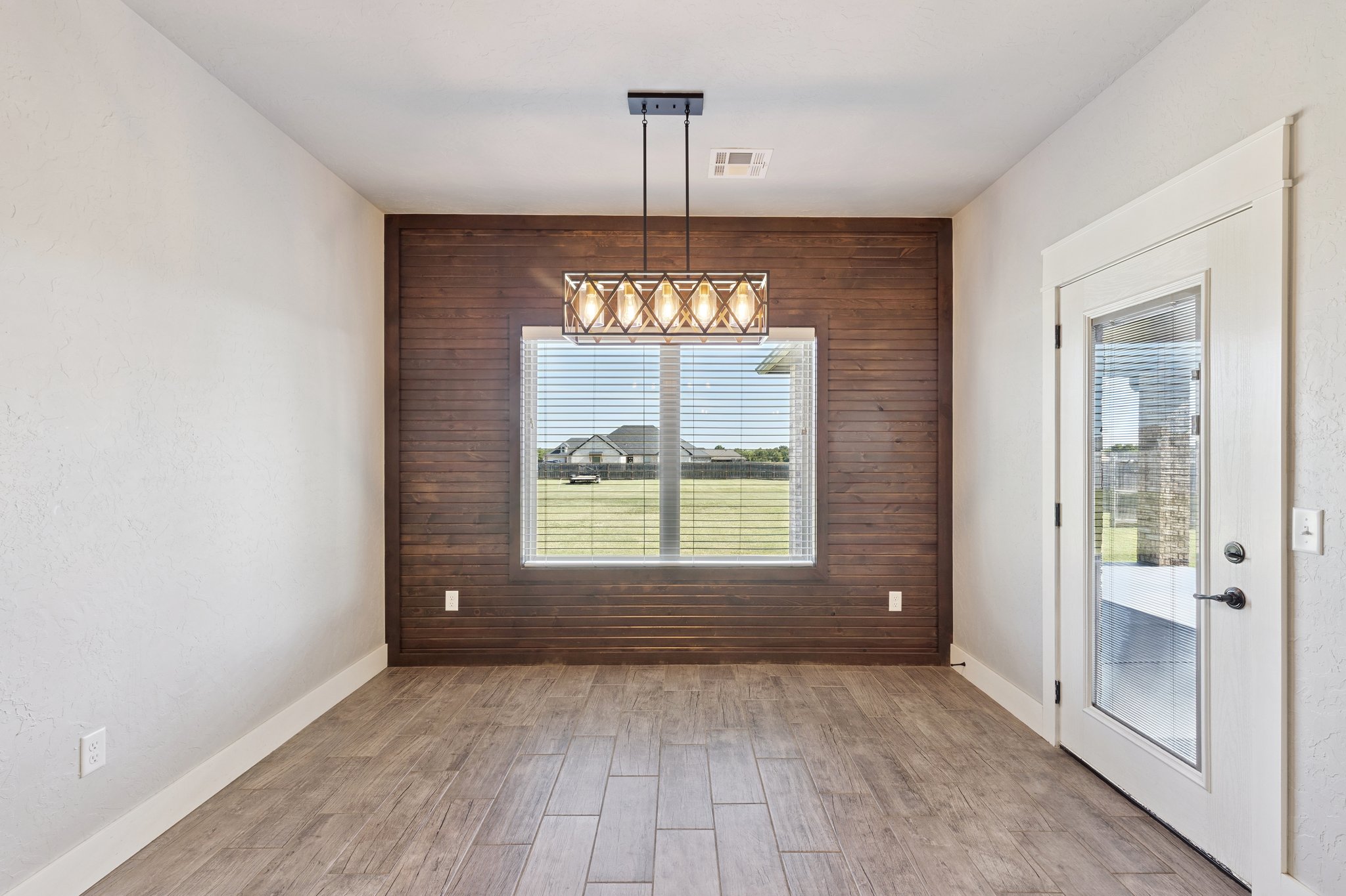 5592 NE Snowy Owl Rd_018.jpg