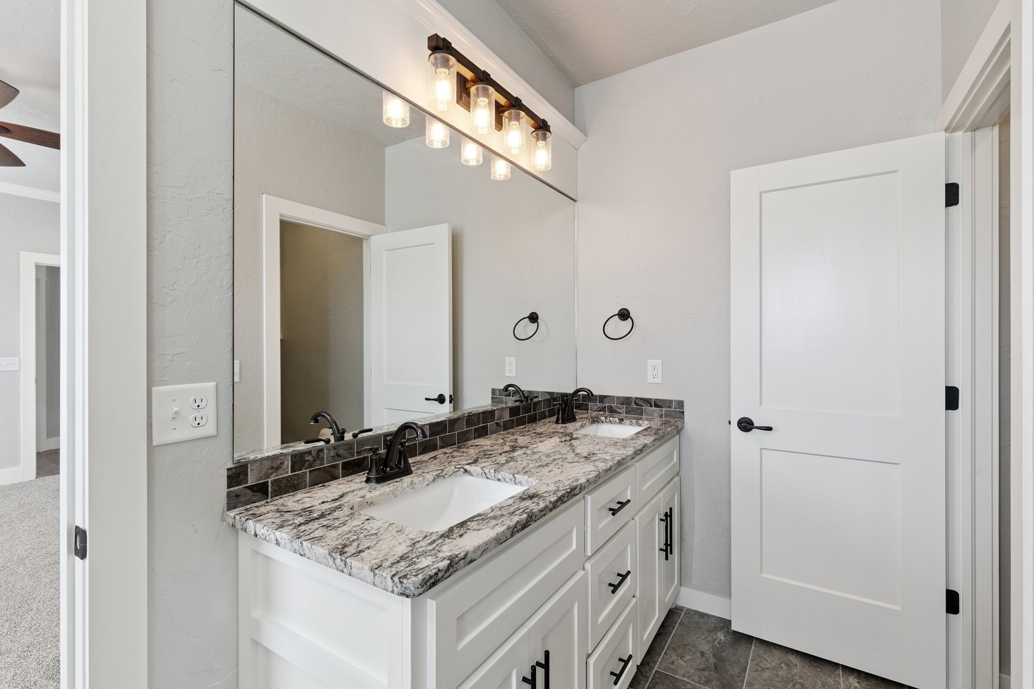 5592 NE Snowy Owl Rd_024.jpg