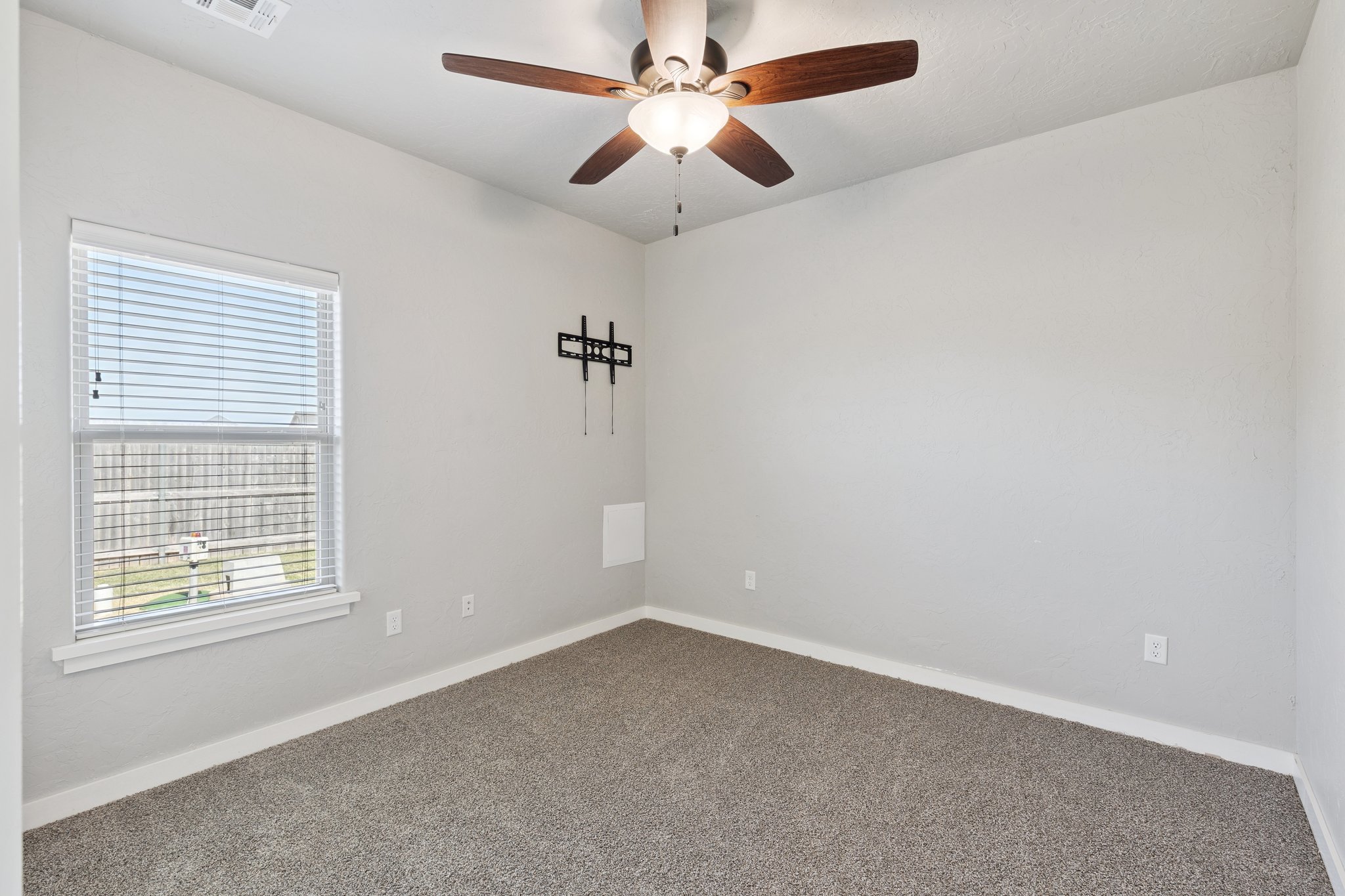 5592 NE Snowy Owl Rd_032.jpg