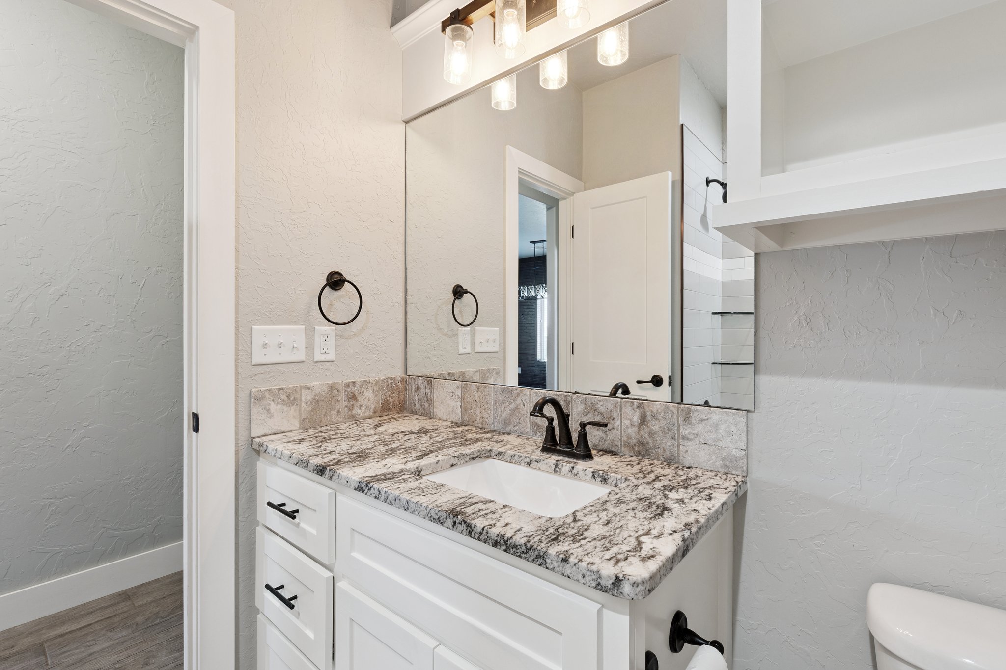 5592 NE Snowy Owl Rd_037.jpg