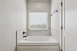 5592 NE Snowy Owl Rd_025.jpg