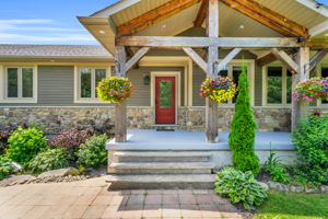 Front Porch/Entrance