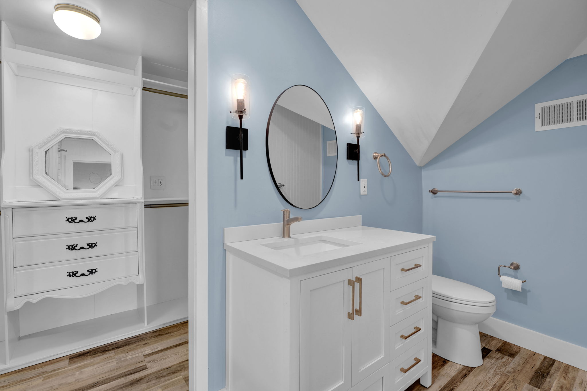 Upstairs Primary Suite Walk-In Closet