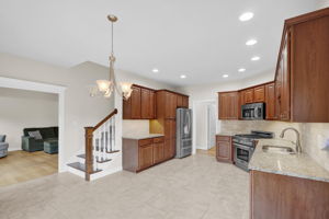 Large Eat-In Kitchen