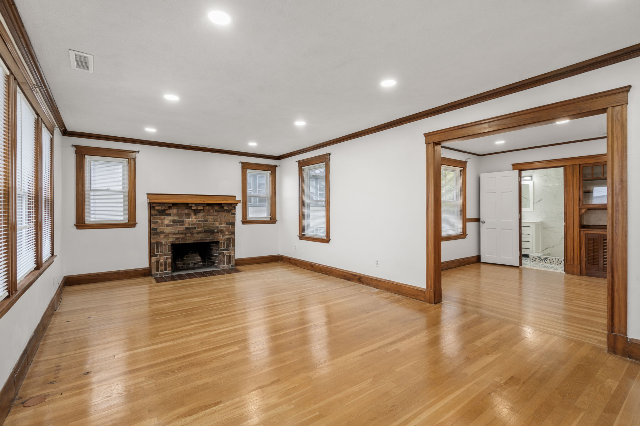 Interior (4 of 39)
