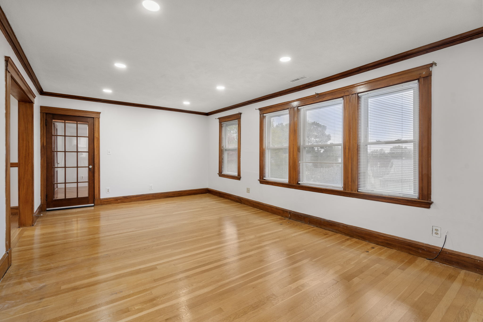 Interior (5 of 39)