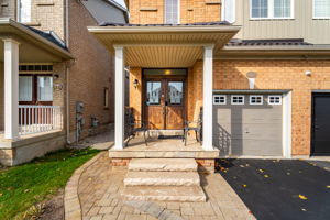 Front Porch/Entrance