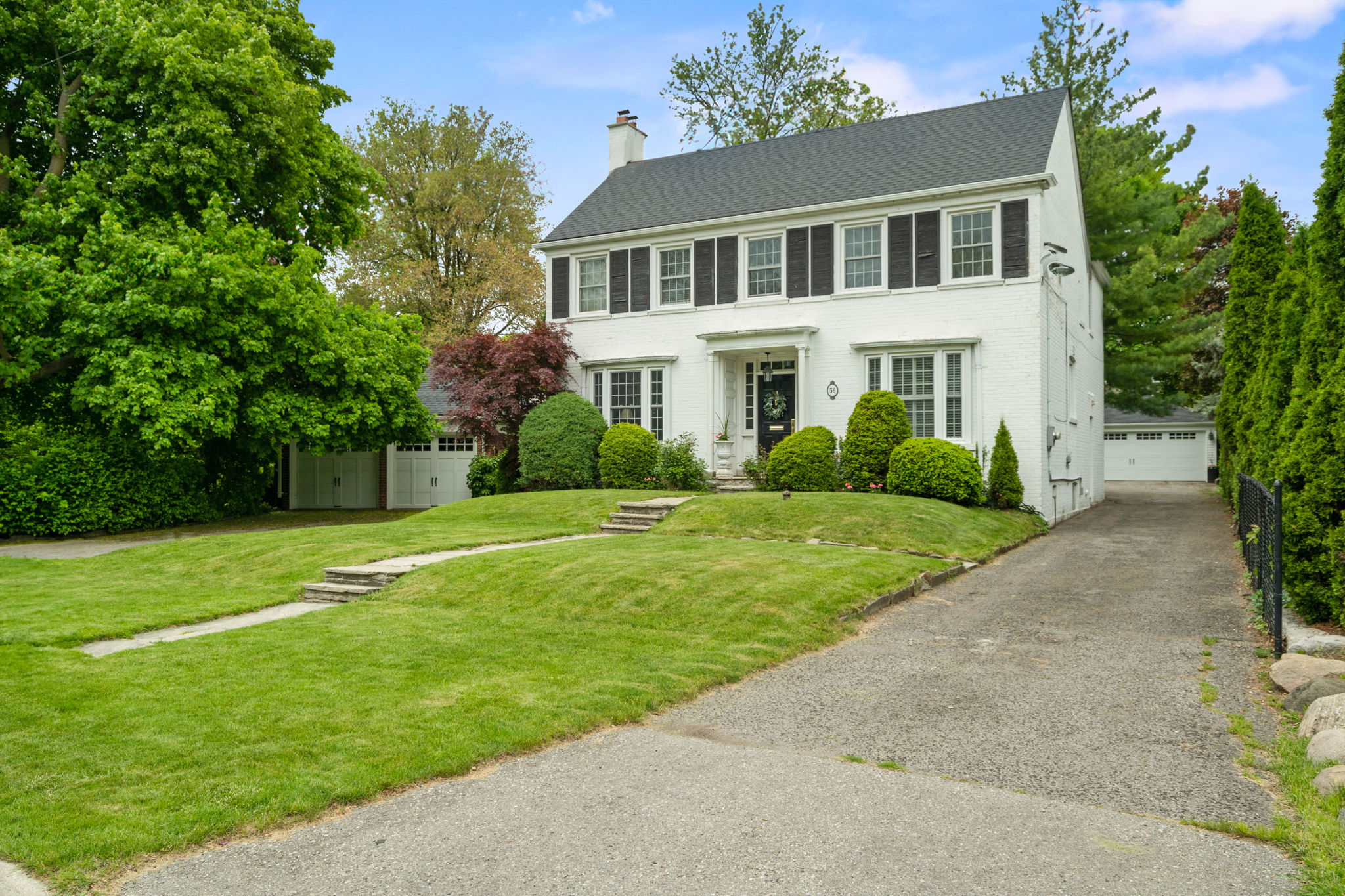 56 Highland Crescent Toronto, ON M2L 1G6