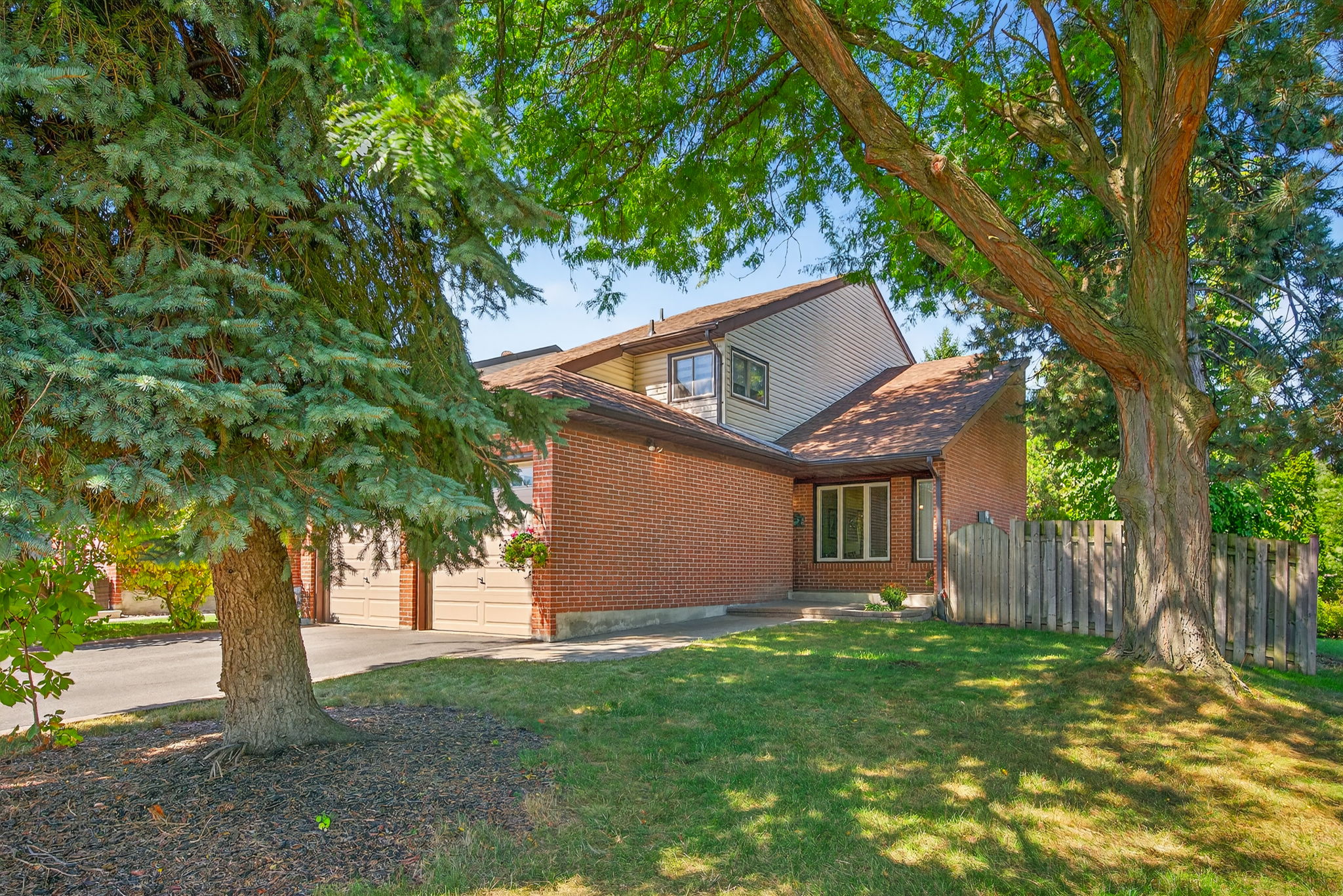 56 Kings College Rd Markham, ON L3T 5J8